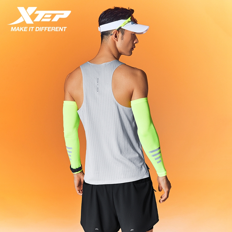 Xtep 2000km PRO Vest For Men 2 - đánh giá và giá Running Hydration Vest
